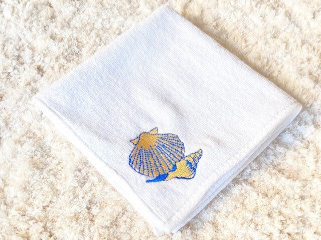 Pua Hawaiiオリジナル シェル 刺繍 ハンドタオル 日本製 コットン100 ブルー ゴールド ハンカチ タオルハンカチ かわいい おしゃれ 華やか 角型 薄手 Hawaii 貝 貝殻 海 ビーチ ハワイ プチギフト ギフト プレゼント 誕生日 母の日 タオルギフト 引っ越し 挨拶 粗品