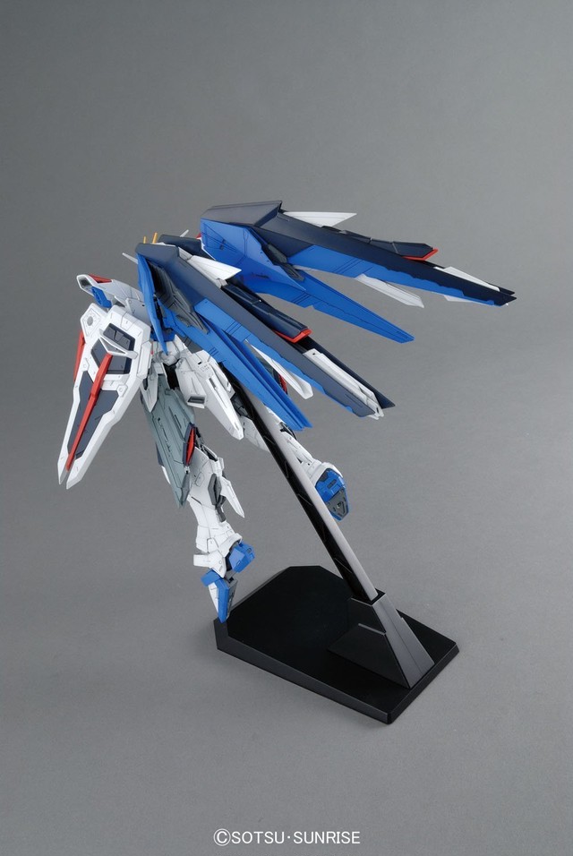 Bandai Mg 1 100 フリーダムガンダム Ver 2 0 ガンプライク