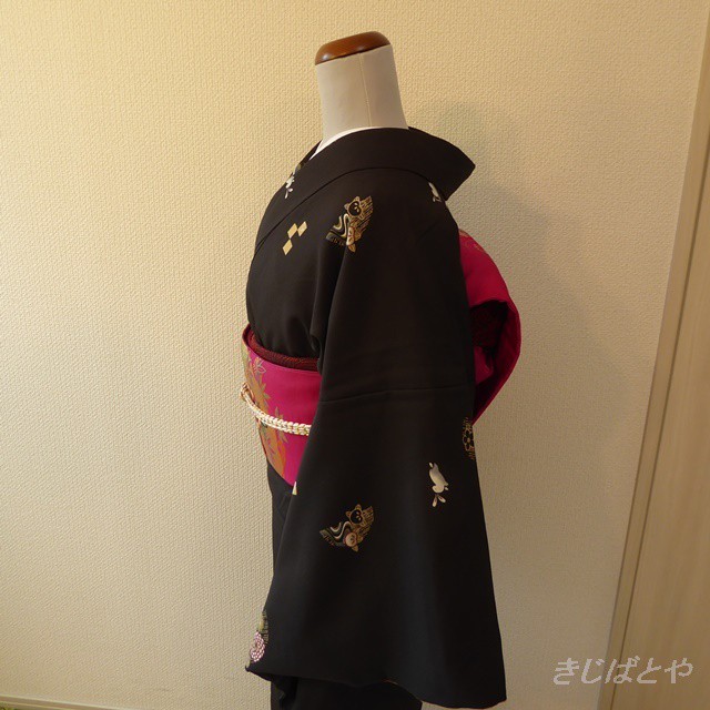 洗える着物 黒地に橘とうさぎの小紋 袷 きじばとや
