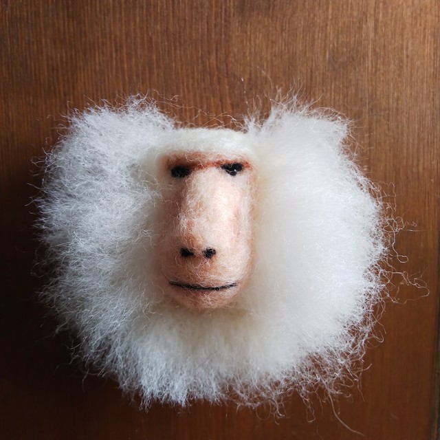 マントヒヒの顔ブローチ Nekineki