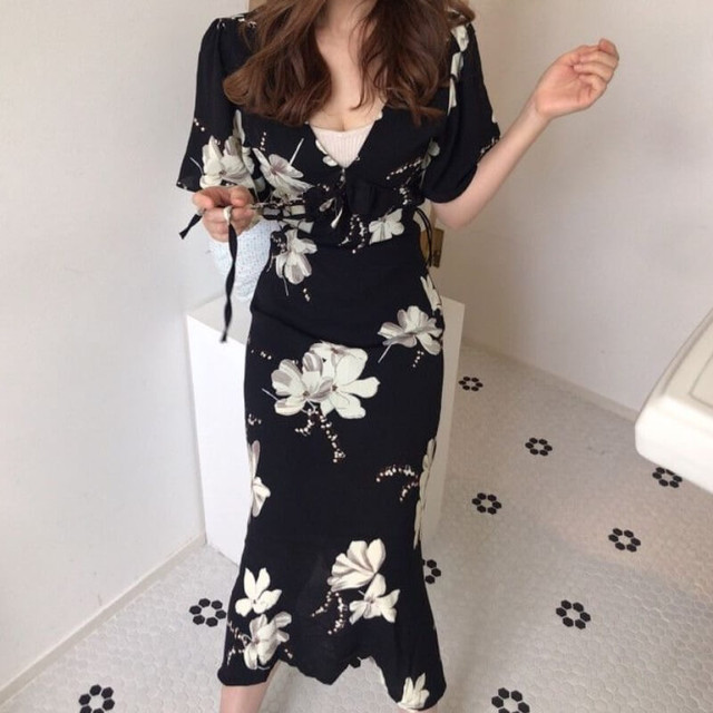 ロングワンピース ワンピ 韓国 コーデ きれいめ 40代 30代 代 半袖 花柄 フレア Vネック リボン 春 夏 マーメード カジュアル デート モノトーン おしゃれ 大人 可愛い ハイウエスト Dress Plaatje
