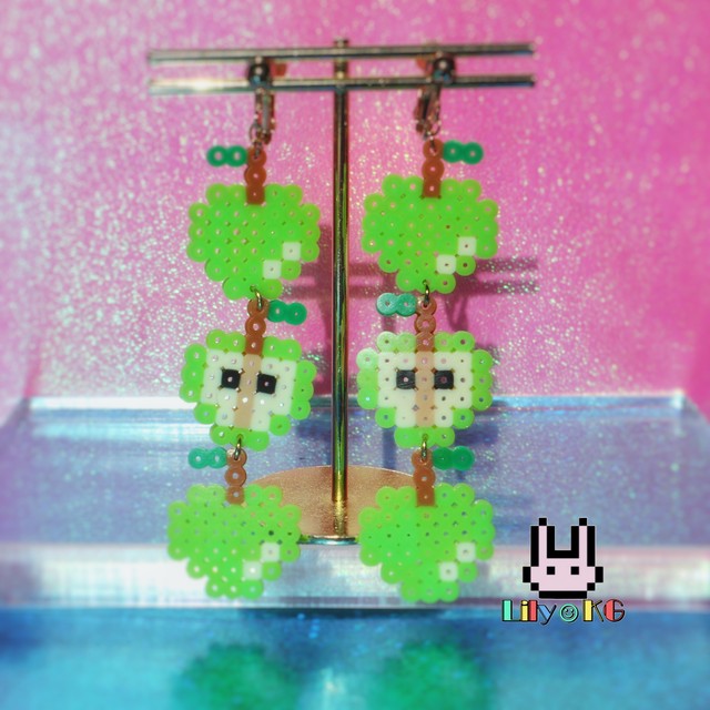 りんご3個分 イヤリング ドット絵 アイロンビーズアクセサリー Lily Kg