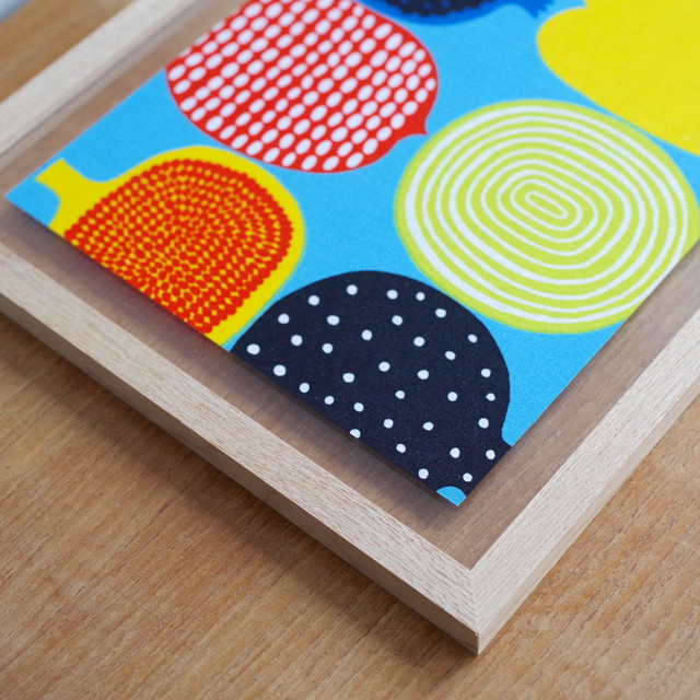 ファブリックパネル 北欧 Marimekko Kompotti マリメッコ アートパネル 限定 廃盤 インテリア 壁掛け 無垢材 タモ 額縁 コンポッティ ブルー Casaroom