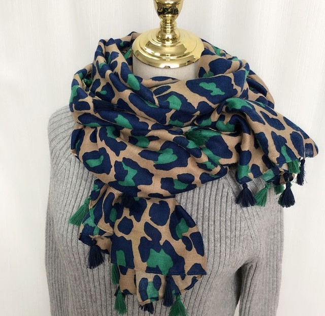 マフラー レオパード ヒョウ柄 豹柄 フリンジ トレンド 流行 大人可愛い ブルー 薄手 大人可愛い かわいい 上品 きれいめ 10代 代 30代 デイリー デート カジュアル シンプル 柄 ベージュ 通勤 華やか Ol モード Preirie East プレイリー イースト