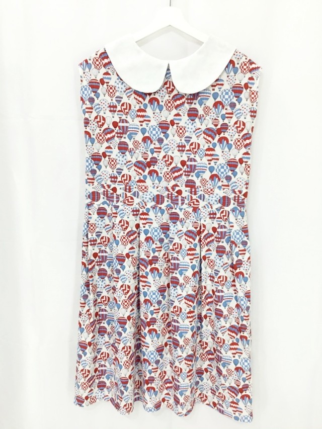 ベルト風デザインとロング丈が綺麗なシルエットを作る大人スタイル クールなバルーン柄の丸襟ワンピース 一点もの コットン100 白襟 通勤 通学 快適 フレンチ袖 プリーツフレア オールシーズン さわやか 丸襟ワンピース専門店 アーデルハイド ビルケ