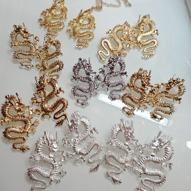 メタルシルバー龍 ピアス Jewel La Mer