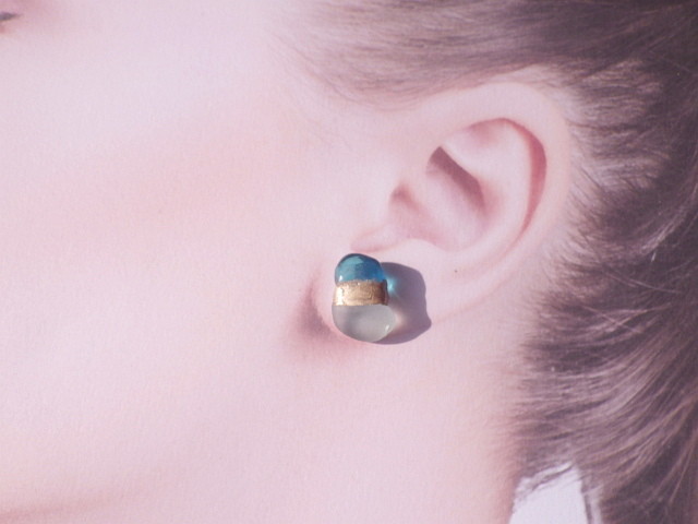 Grotta Azzurra 青の洞窟ガラスとシーグラスの金継ぎピアス 樹脂ポスト アレルギー対応 Mermaid Cottage