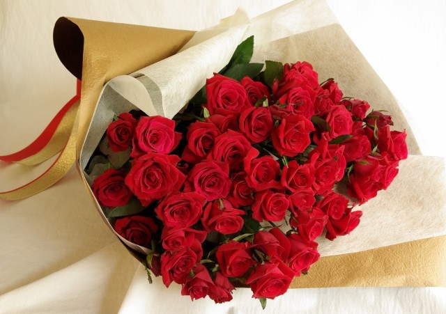 還暦お祝いの６０本の赤いバラの花束 Hana花房 はなかぼう のフラワーギフト