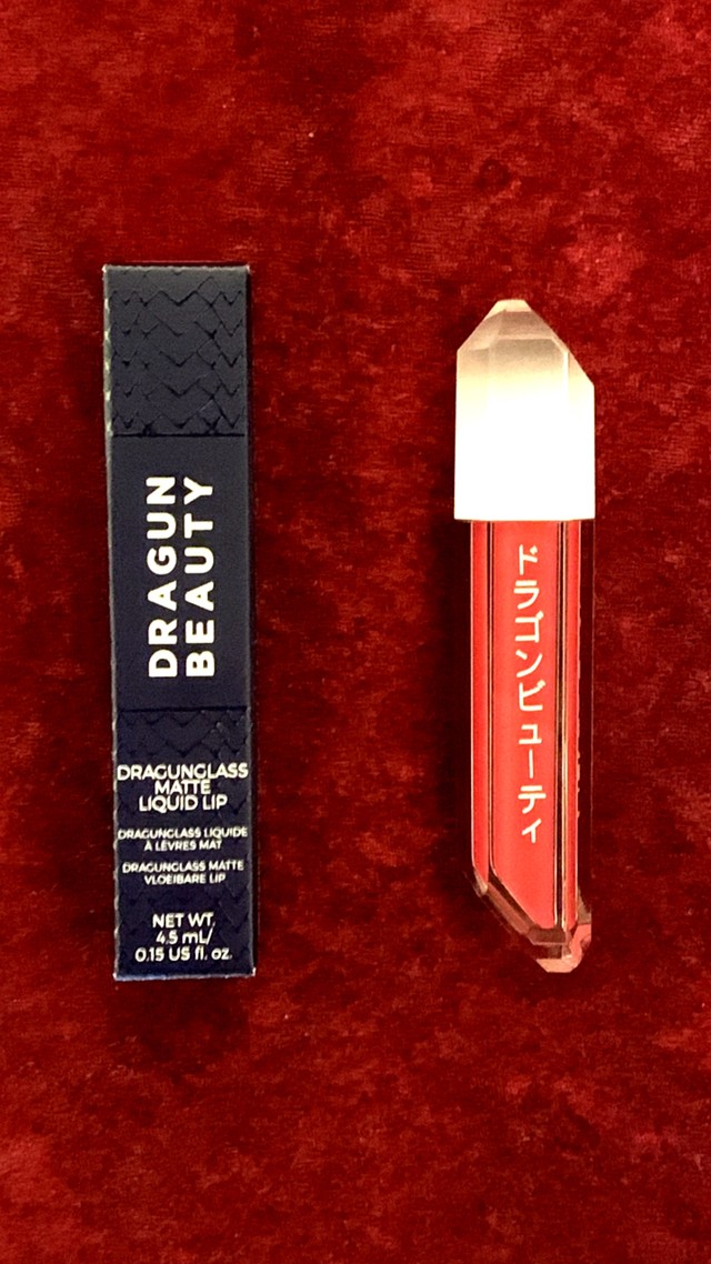 Dragun Beauty Dragunglass Matte Liquid Lip Pussystunt 海外コスメ 人気コスメ マットリップ リップ ホットピンク ピンクリップ グルテンフリー パラベンフリー ヴィーガン ヴィーガンコスメ トランスジェンダー ジェンダーレス ジェンダーレスコスメ Lgbtq