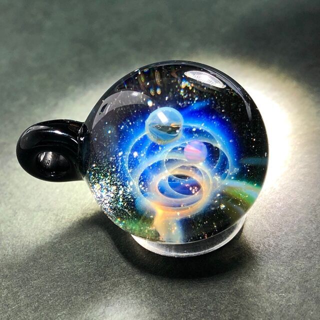 Supernova 宇宙ガラスペンダント Base ベイス ガラスアクセサリーとオブジェ Glass Studio Hand