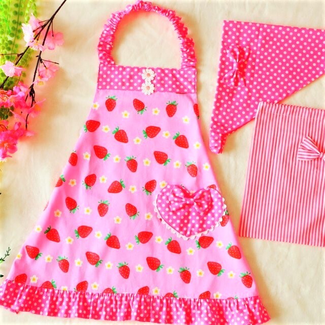 90 110cm いちごとお花のハートポケットエプロンセット スイートピンク いちご日和