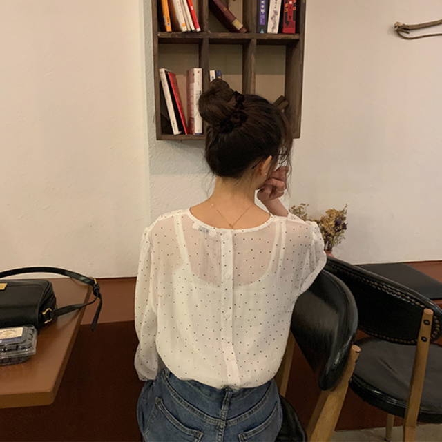 〈カフェシリーズ〉バックボタンのシアードットシャツ