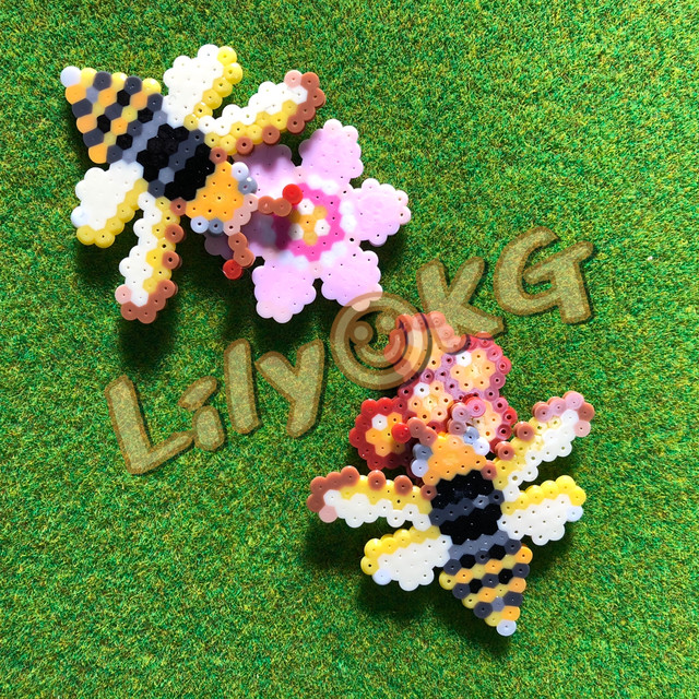 蜂と蜜 ピンズ ドット絵 アイロンビーズアクセサリー Lily Kg