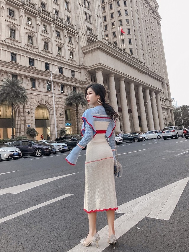 送料無料 ニットワンピース タイト 長袖 ミモレ丈 ベルスリーブ フリルショルダ ボーダー ストライプ シンプル ａ466 La Vie En Rose