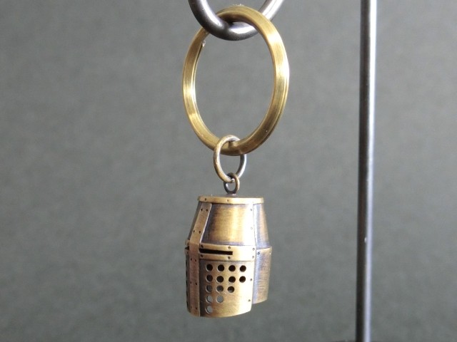 真鍮 グレートヘルム キーリング Weaponica