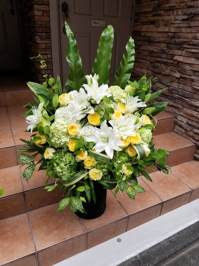 ホワイトリリー グリーンアレンジメント 青山お花のジョー