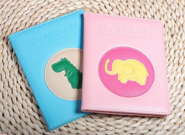 母子手帳ケース レザー ネット袋付き 母子健康手帳 保険証 カード入れ かわいい マルチケース 恐竜 ゾウ Sサイズ対応 出産祝いと子供雑貨ハグッコストア