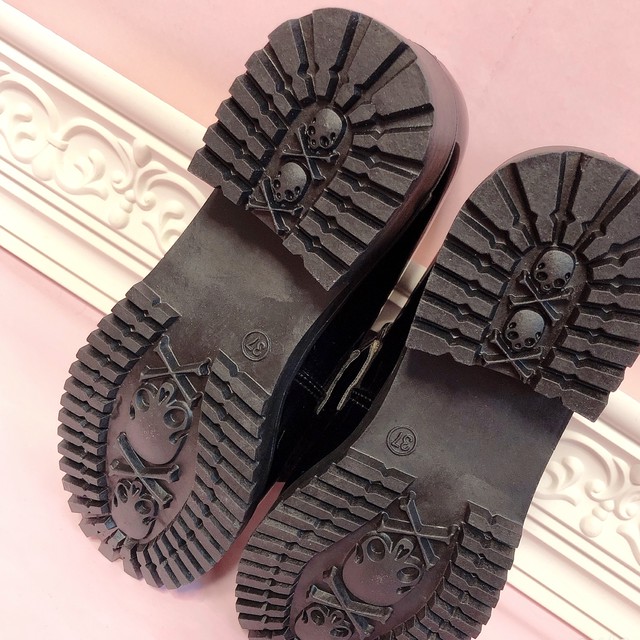 ツヨカワ リボンブローチシューズ 量産型 地雷 エナメル ブーツ ローファー Princesshyatt 量産型 地雷系原宿系パンクストリートブラック韓国系厚底リュック