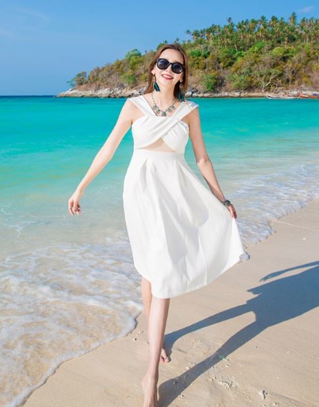 セクシーで上品なデコルテ魅せフロントクロスショルダーワンピース リゾートワンピース ひざ下丈 Aライン 無地 白 ホワイト 肩出し 大きいサイズ ハワイ 夏ワンピ ノースリーブ ビーチ 海 旅行 リゾート 夏 デート パーティー 結婚式 二次会 Lalas