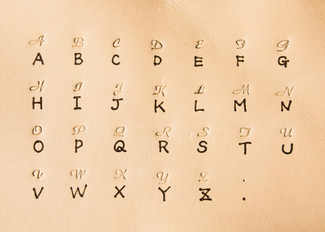 イニシャル刻印可 Wave眼鏡ケース Red ヌメシュリンク メガネ ケース 牛革 本革 波 赤 手縫い Atelier Port