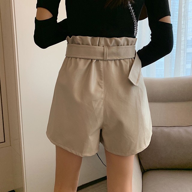即納 レザー ショートパンツ ベルト付き ハイウエスト フェイクレザー ワイドパンツ Aライン ショーパン 短パン 美脚 レディース ボトムス 黒 ブラック ベージュ Ns 1296 Daily Closet