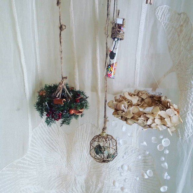 Soldoutk モミの木ミニフライングリースと紫陽花のフライングリースとボトルフラワー付きの冬のクリスマスオーナメント Lepishop