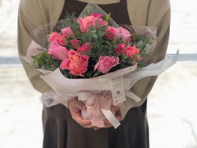 バラの丸い花束 Pomponchouchou 花と菓子と ポンポンシュシュ ハナトカシト