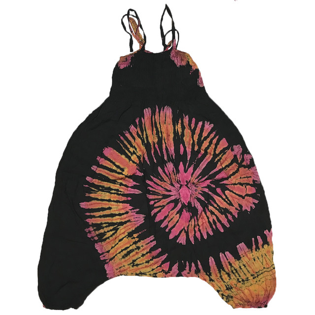 1枚で2度オイシイ 渦巻きタイダイサルエルパンツ ベアサロペット 様々な結び方ができる肩ひも付きでベアにしてもすり落ちる心配なし さらりとしたレーヨンで夏も快適 Ap Pt129 アジアン エスニック Ramah