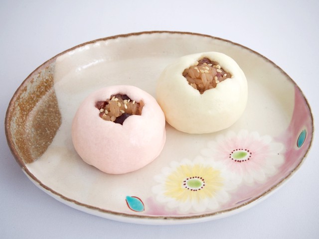 赤飯まんじゅうと紅白うさぎ饅頭６個入 御菓子司まんさく