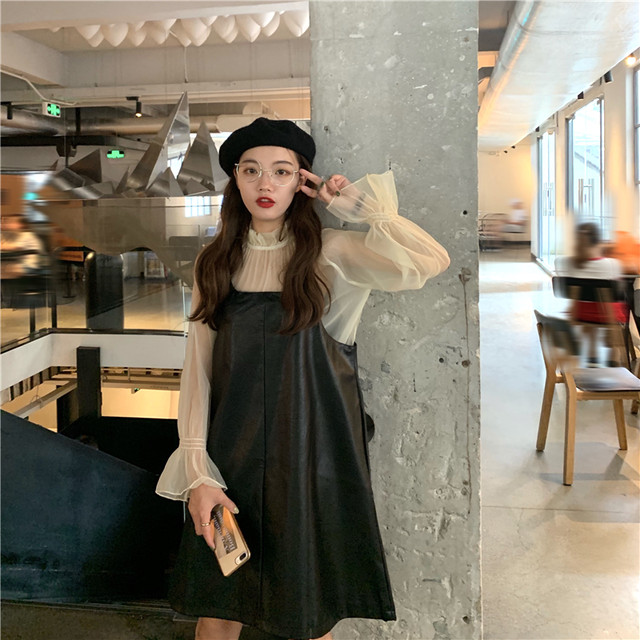 送料無料 スウィート ハードなコーデに セットアップ フェイクレザーワンピース ジャンパースカート ひざ丈 Aライン バックコンシャス ゆったり 体型カバー トップス ブラウス シースルー 透け感 ハイネック フリル襟 フリル袖 キュート セクシー 大人かわいい デート