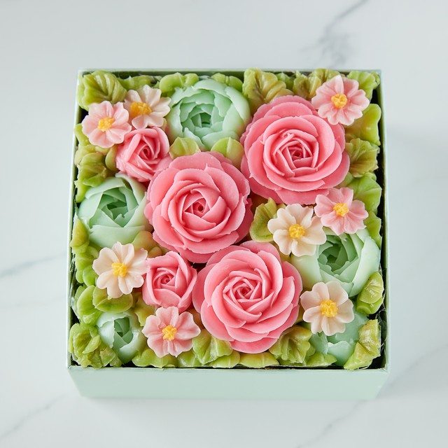 50代の女性におすすめの誕生日プレゼント｜【Spring Garden】食べられるお花のボックスフラワーケーキ