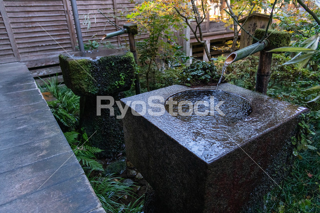 日本庭園 ししおどしの写真素材です Japanese Garden Photo Ryostock デジタルコンテンツ販売