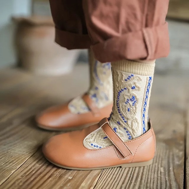 ナチュラル派のママさんへ 北欧系柄キッズソックス ベージュ ノスタルジック柄 子ども 子供 Hikari Socks インポート靴下専門店です