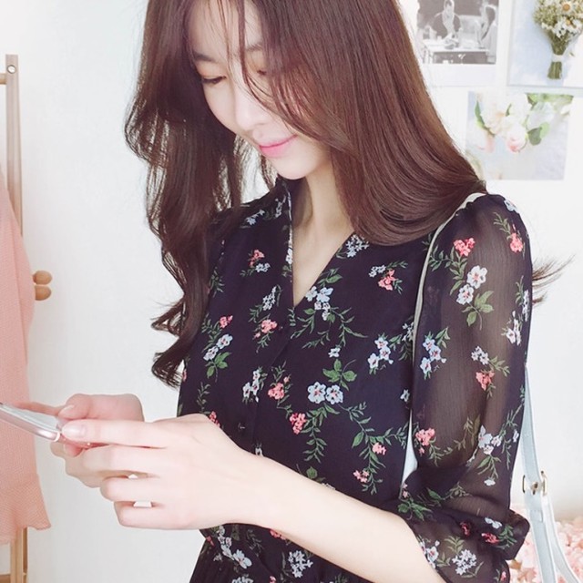 春 夏 ワンピース 花柄 シフォンワンピース 韓国 ファッション レディース 夏服 シースルーワンピース ボタン Vネック 膝上 ミニワンピース 半袖 シャーリング フリル 春夏 ワンピース Vestito