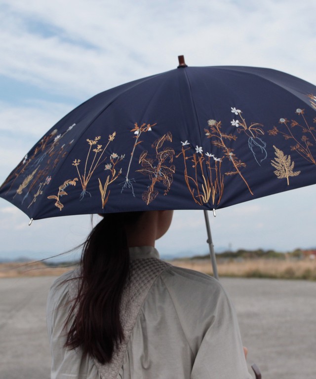 ボタニカル刺繍 雨天兼用日傘 Els47 Nvy ネイビー Muuc Everlasting Sprout 公式オンラインショップ