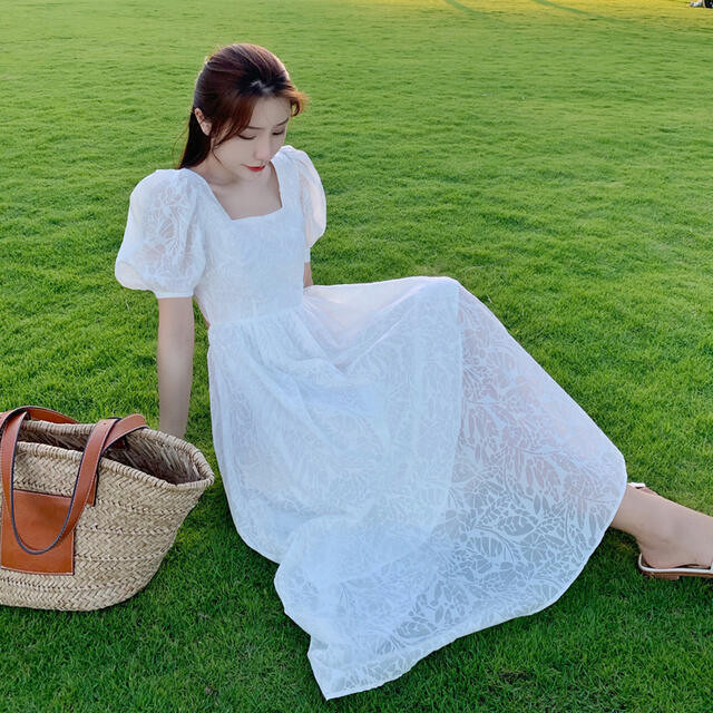 ワンピースドレス レディース 白 バックコンシャス リゾートワンピース 半袖 膝丈 スクエアネック パフスリーブ レイヤード ａライン フレア バックオープン レース 肌見せ シンプル おしゃれ セクシー フェミニン 結婚式 二次会 お呼ばれ 旅行 春 夏 Evergreen