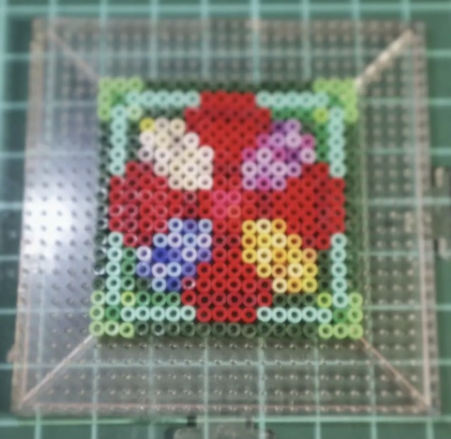 Hanazono 豆ビーズアート 個展作品 ドット絵 アイロンビーズアクセサリー Lily Kg