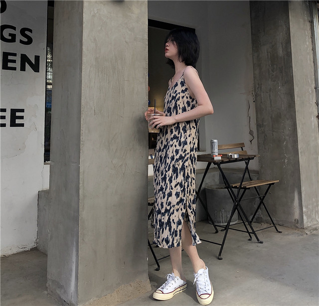 レオパードキャミソールワンピース Rs 14 ワンピース キャミソールワンピース ノースリーブ Vネック 華奢 ミモレ丈 ロングワンピース ヒョウ柄 アニマル柄 プリーツ Iライン きれいめ フェミニン 大人可愛い カジュアル 夏 秋冬 お出かけ ママコーデ 女子会 リゾート