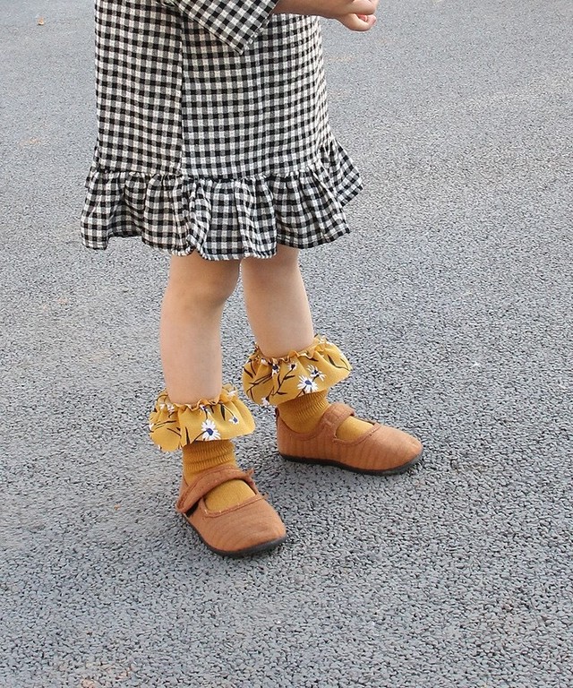 インポート 花柄フリル付きキッズソックス 靴下 女の子用 黄色 Hikari Socks インポート靴下専門店です