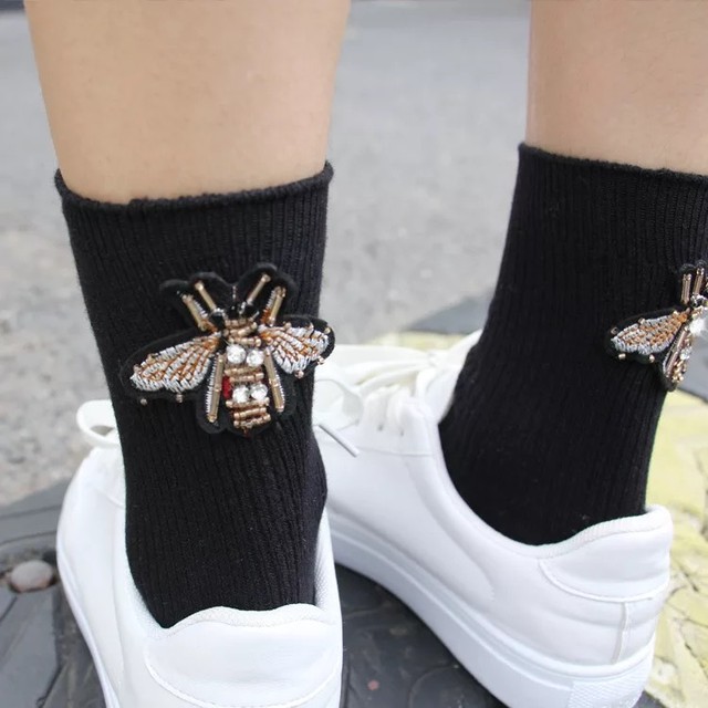 モード カジュアル オシャレ ミツバチモチーフソックス 蜜蜂 大きめミツバチ 靴下 レディース Hikari Socks インポート靴下 専門店です