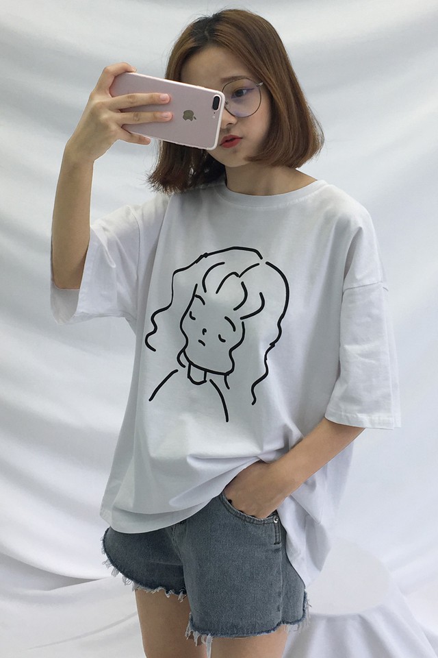 女の子のイラスト入り ちょっぴりシュールなビッグtシャツ ガーリースタイル ホワイト 5分丈袖 カットソー Na Na Iro