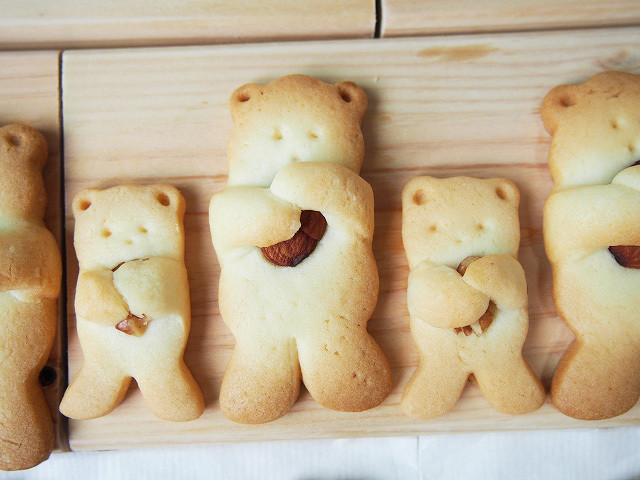 抱っこクマクッキーとラムバターケーキの詰め合わせ 手作りケーキのお店 みんなのケーキ屋さん チョコット