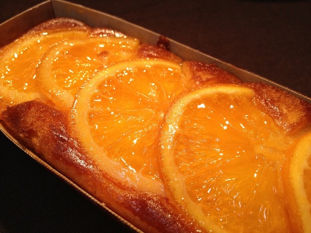 旬のオレンジを使用したパウンドケーキ シティライツ