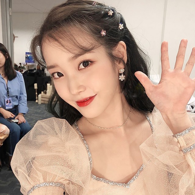 Twice サナ Iu アイユ 着用 クリスタルフラワーピアス 海外アクセサリー専門店 Korecute