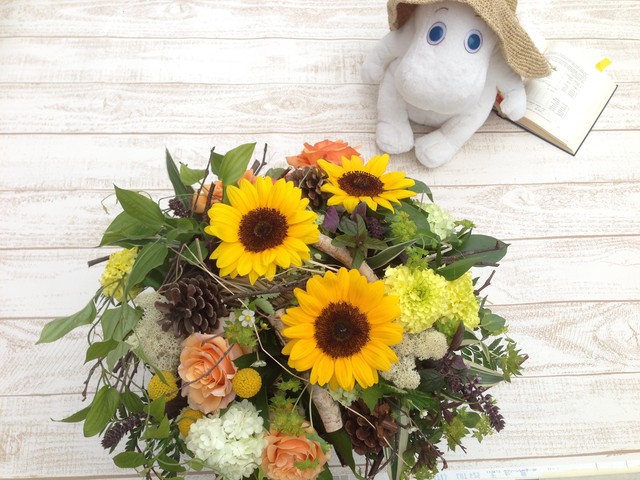 生花 ひまわりのバスケットアレンジ Linoka Kukka