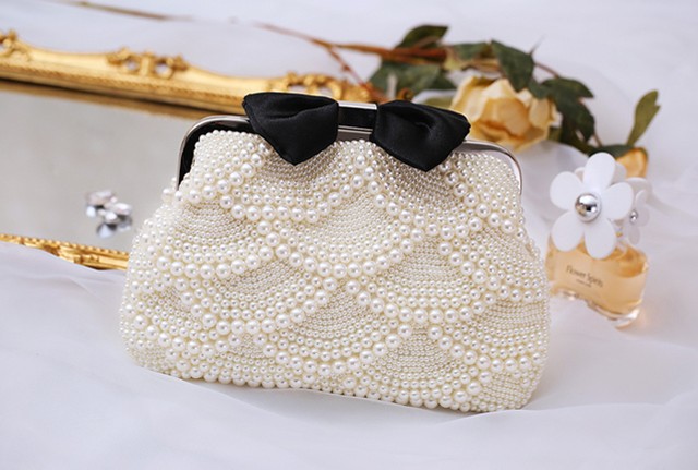 パール クラッチバッグ リボン チェーン パーティーバッグ かわいい おしゃれ 白 ホワイト 黒 ブラック 結婚式 成人式 女子会 二次会 謝恩会 パーティー A076 Hollys Design