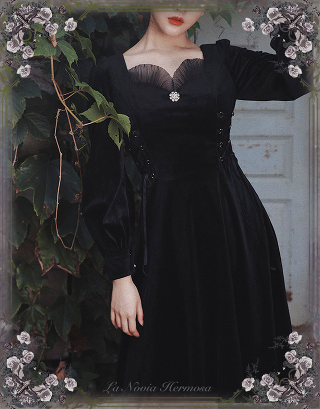 ウィッチクラフトワンピース 魔女 クラシカル ヴィンテージ モード ドーリー 人形 ブラック 黒 レース ゴシック 結婚式 二次会 発表会 フォーマル タイトレーシング コルセット 大人ゴシック フェティシュ ヴィンテージ バーレスク ネオヴィクトリアン ファッション通販