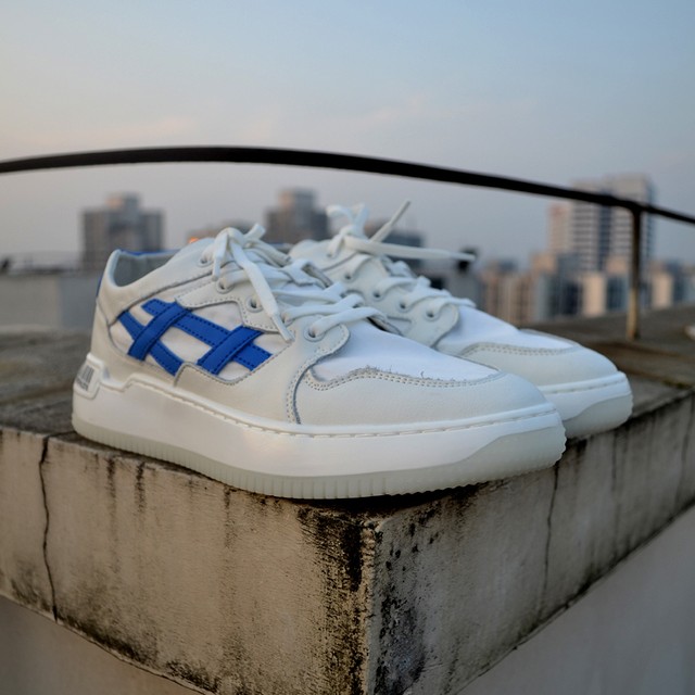 カジュアル 靴 シューズ スニーカー ステッチ 韓国 K Pop スター アイドル ジャケット ブルゾン Tシャツ 長袖 半袖 デニム ジーンズ スーツ 16a Aswan