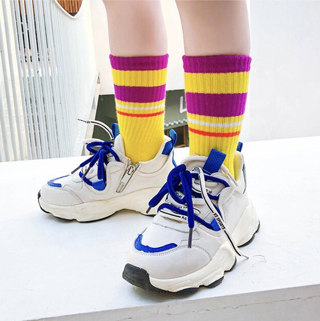 目立つ 蛍光カラーラインキッズソックス 黄色x紫ボーダー 靴下 派手 ハデ はで 子ども 子供 Hikari Socks インポート靴下 専門店です