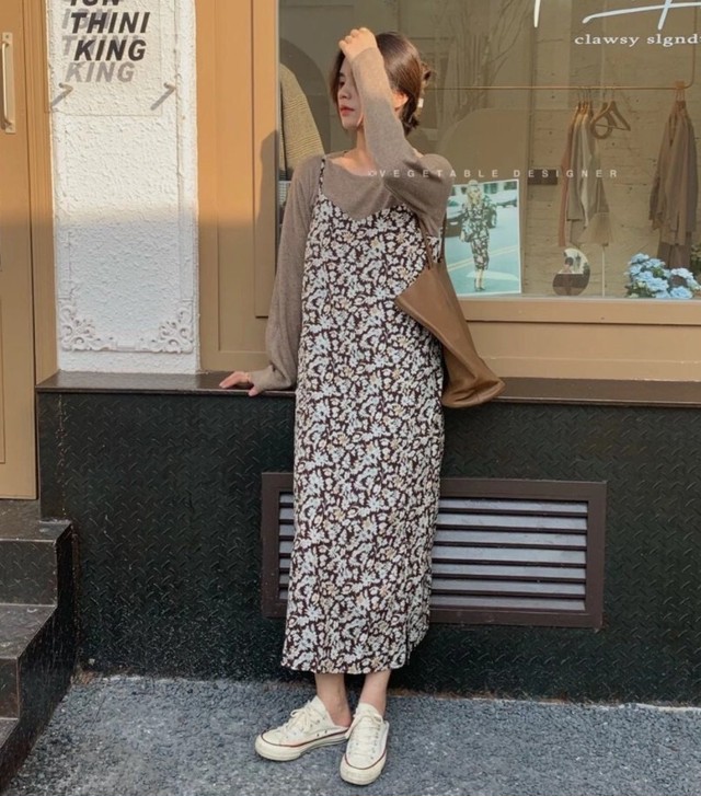 キャミワンピース ロング 花柄 小花柄 フラワー スリット シンプル ストレート レトロ 大人可愛い 春 夏 秋 鎖骨見せ ゆったり 重ね着 オシャレ シック 女性 レディース つらら商店